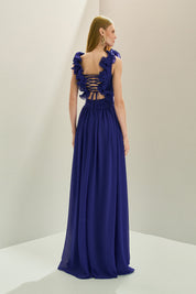 Vestido Longo em Chiffon com Decote V, Alças com Babados em Camadas, Costas Abertas com Amarração e Saia Fluida - Lara Azul Bic