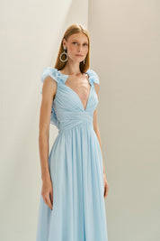 Vestido Longo em Chiffon com Decote V, Alças com Babados em Camadas, Costas Abertas com Amarração e Saia Fluida - Lara Azul Serenity