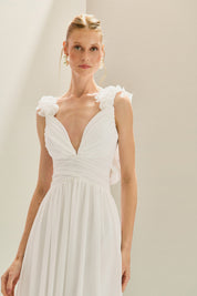 Vestido Longo em Chiffon com Decote V, Alças com Babados em Camadas, Costas Abertas com Amarração e Saia Fluida - Lara Off White