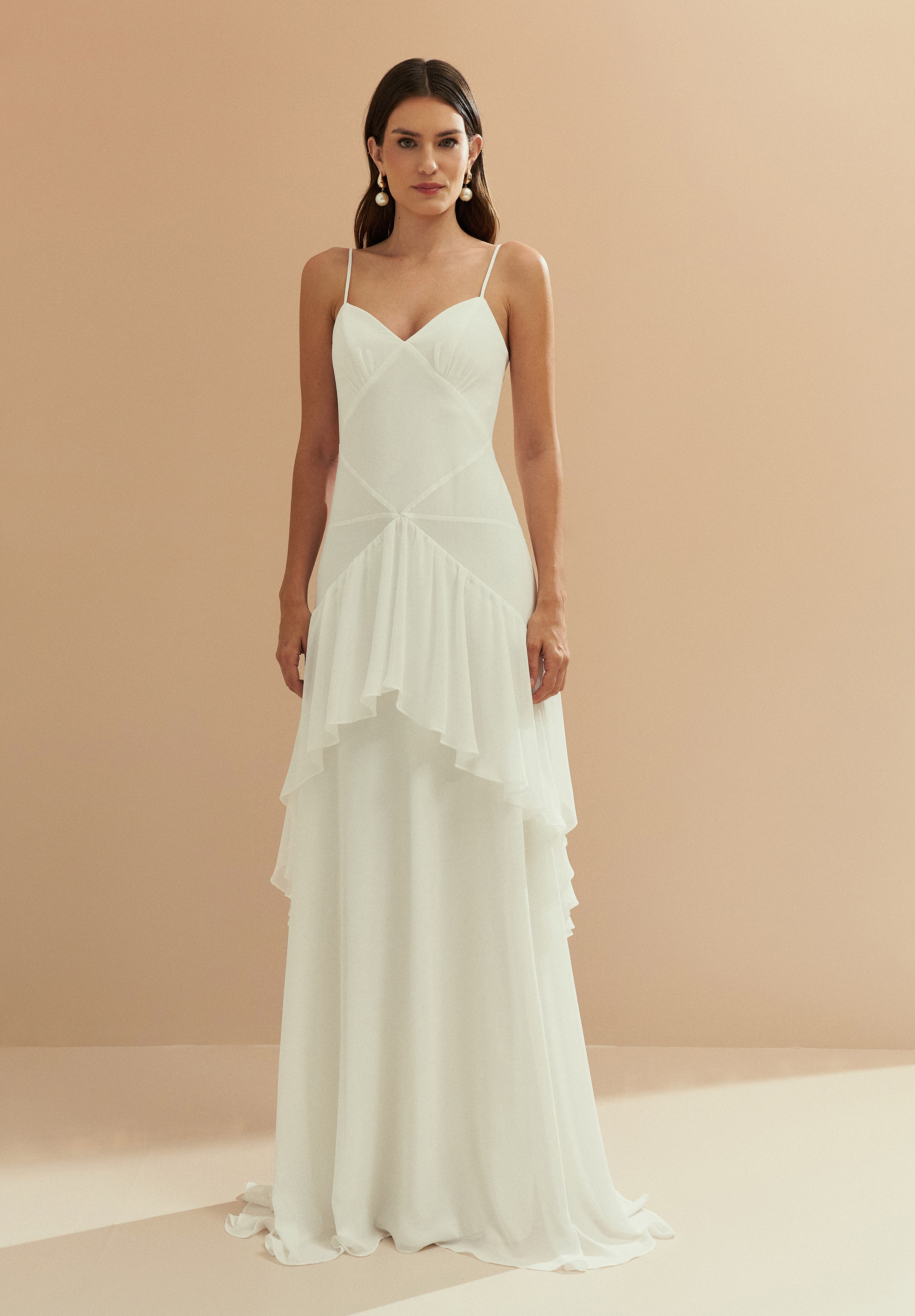 Vestido Longo em Chiffon com Decote V e Saia com Babados Assimétricos - Bangkok Off White
