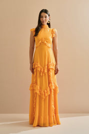 Vestido Longo em Chiffon com Gola Alta e Recortes com Babados Assimétricos - Monte Sinai Amarelo Manga