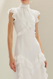 Vestido Longo em Chiffon com Gola Alta e Recortes com Babados Assimétricos - Monte Sinai Off White