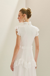 Vestido Longo em Chiffon com Gola Alta e Recortes com Babados Assimétricos - Monte Sinai Off White