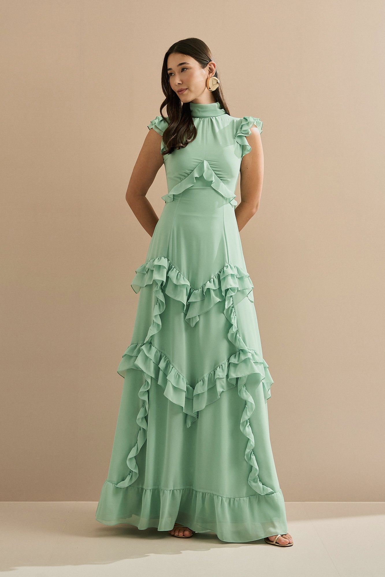 Vestido Longo em Chiffon com Gola Alta e Recortes com Babados Assimétricos - Monte Sinai Verde Menta