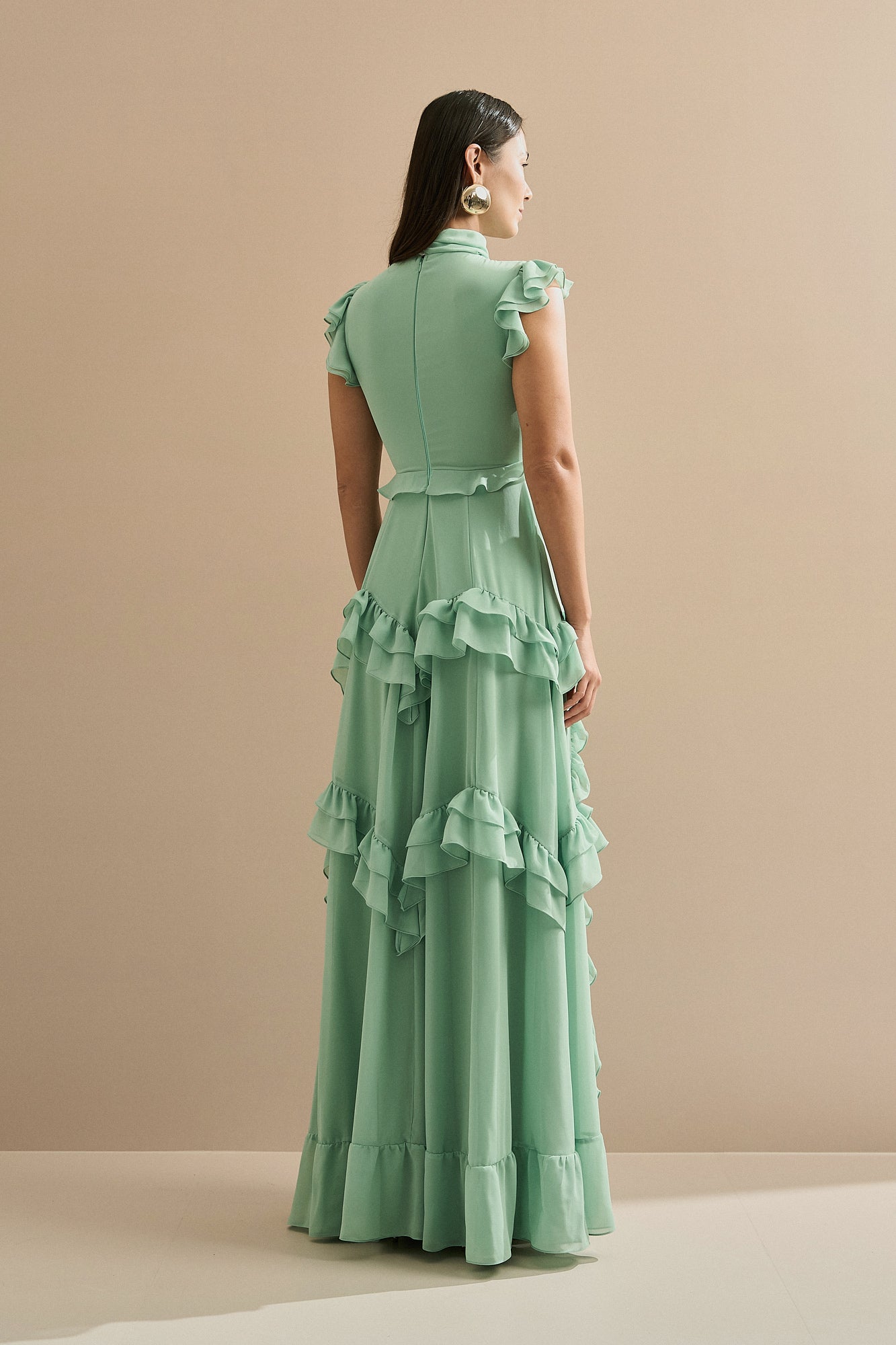 Vestido Longo em Chiffon com Gola Alta e Recortes com Babados Assimétricos - Monte Sinai Verde Menta