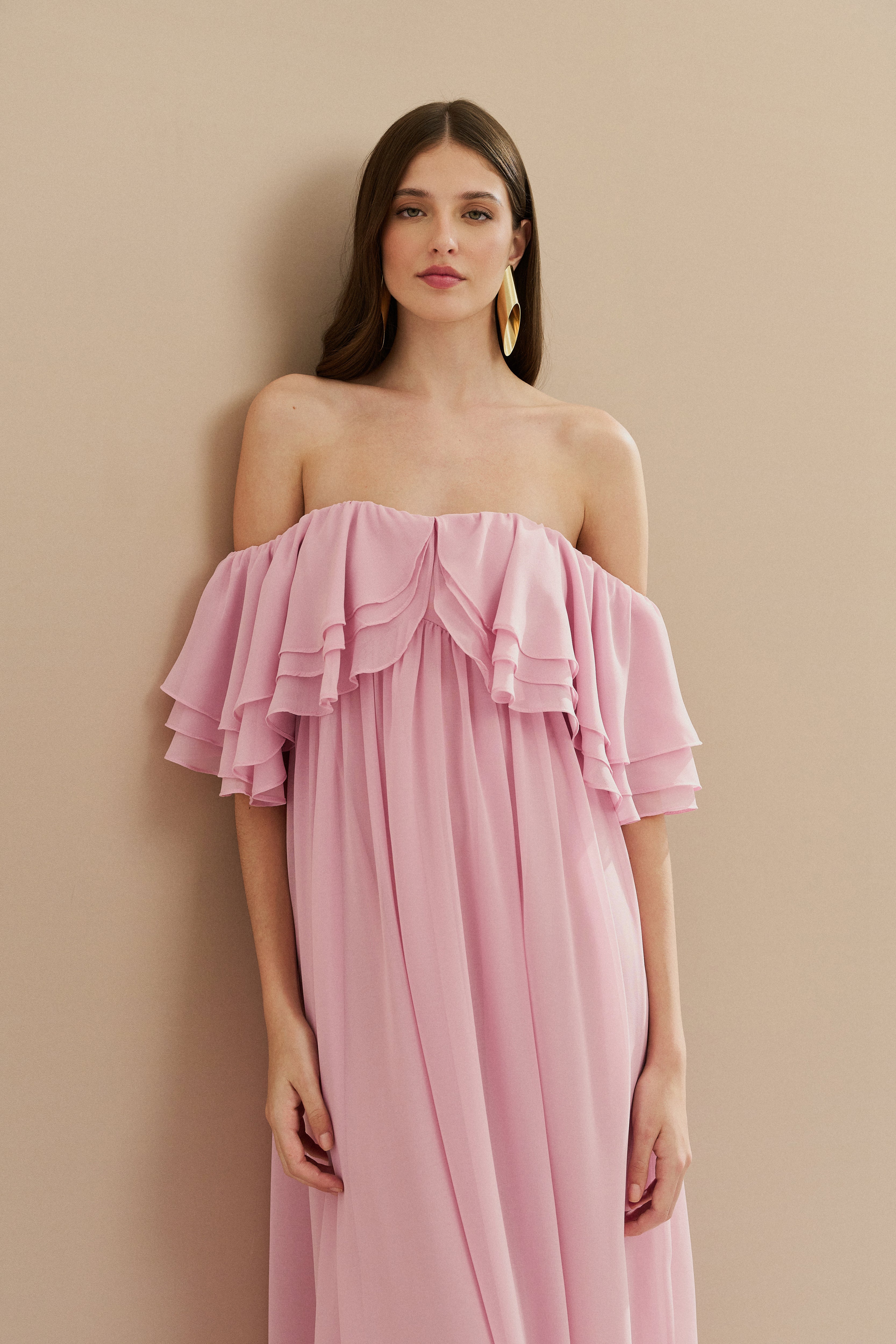 Vestido Longo em Chiffon com Mangas Ombro a Ombro e Babados - Himalaia Rosa Claro