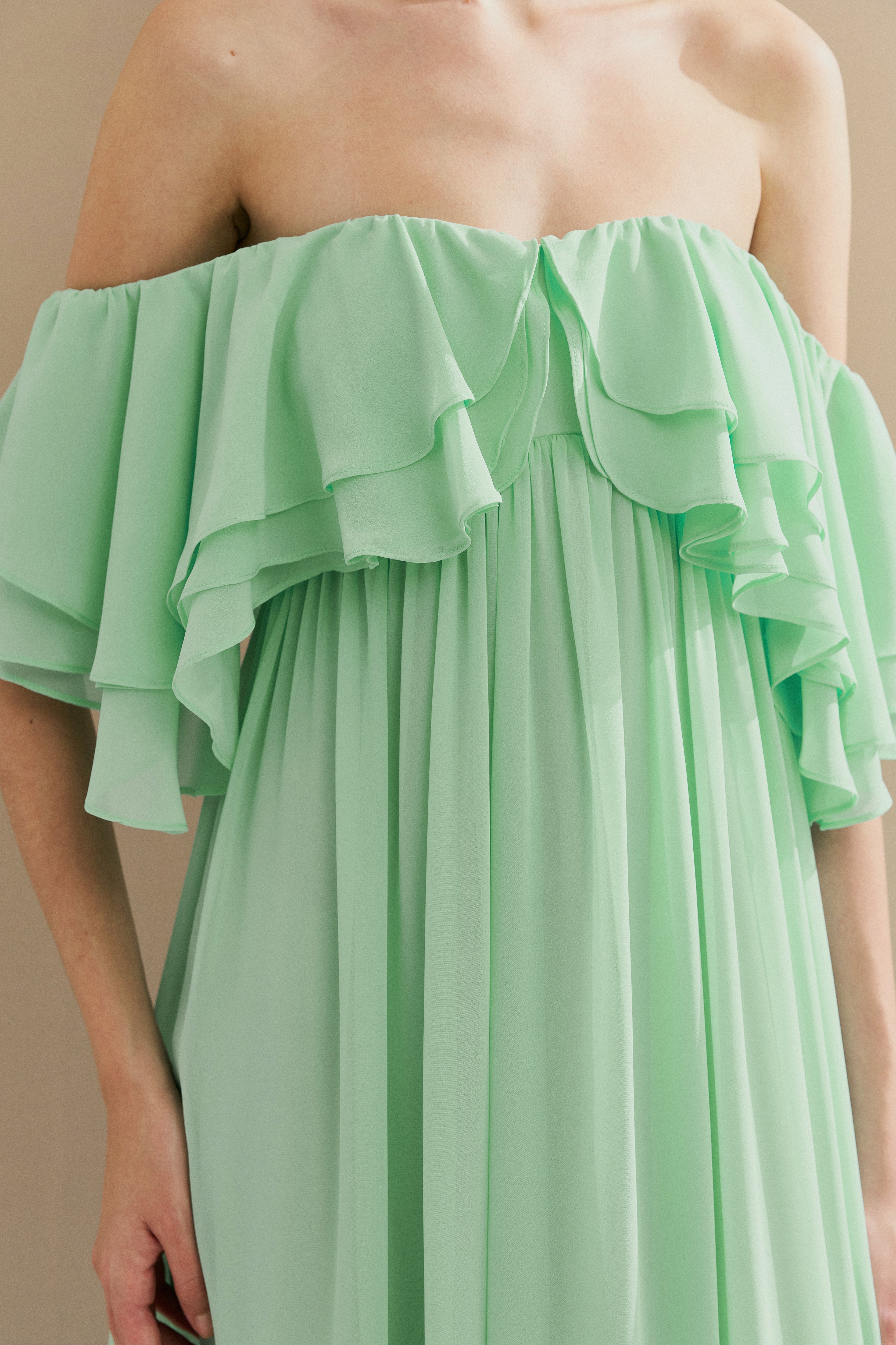 Vestido Longo em Chiffon com Mangas Ombro a Ombro e Babados - Himalaia Tiffany