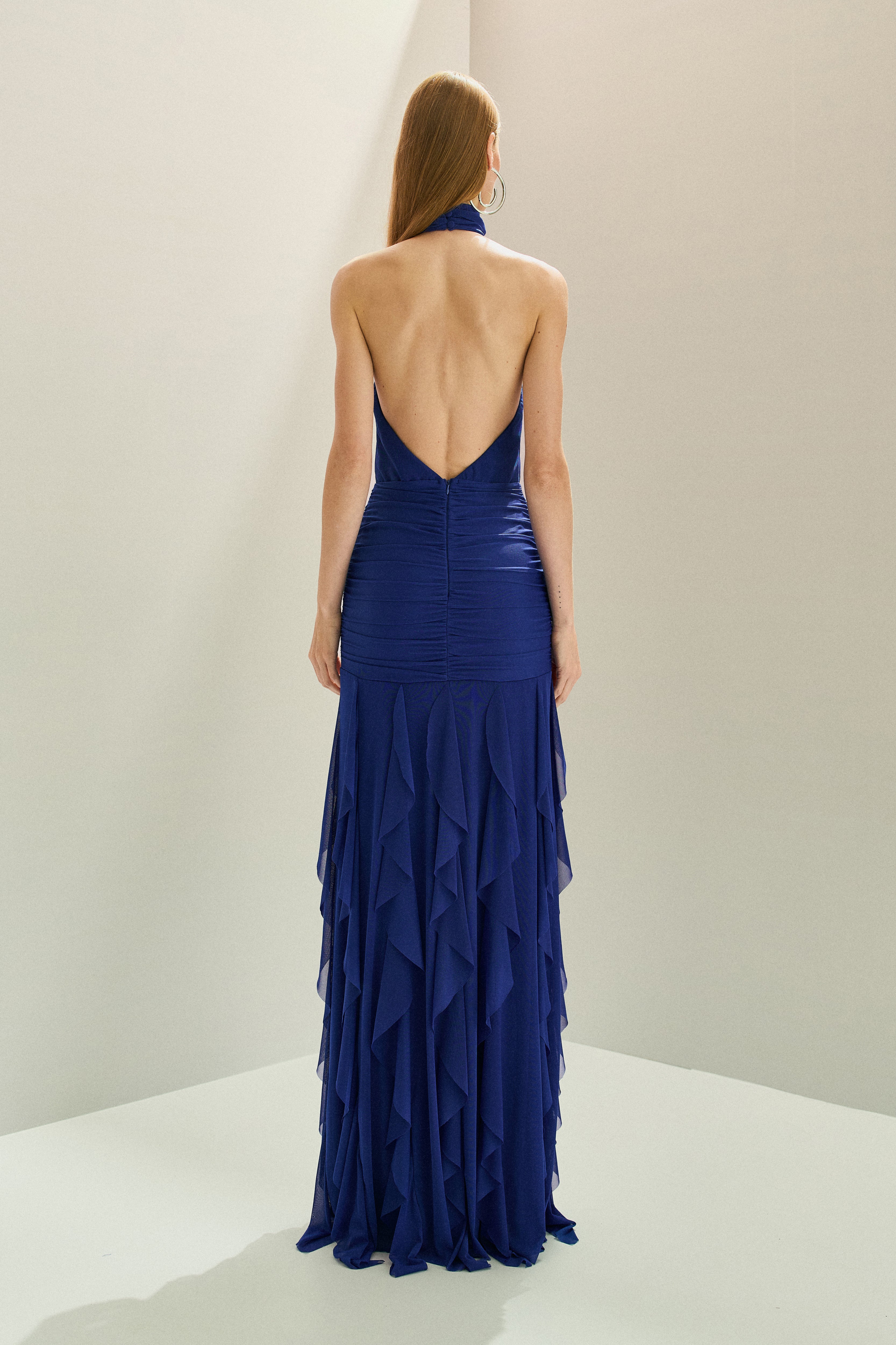 Vestido Longo em Tule Frente Única com Drapeado na Cintura e Babados em Cascata - Texas Azul Bic