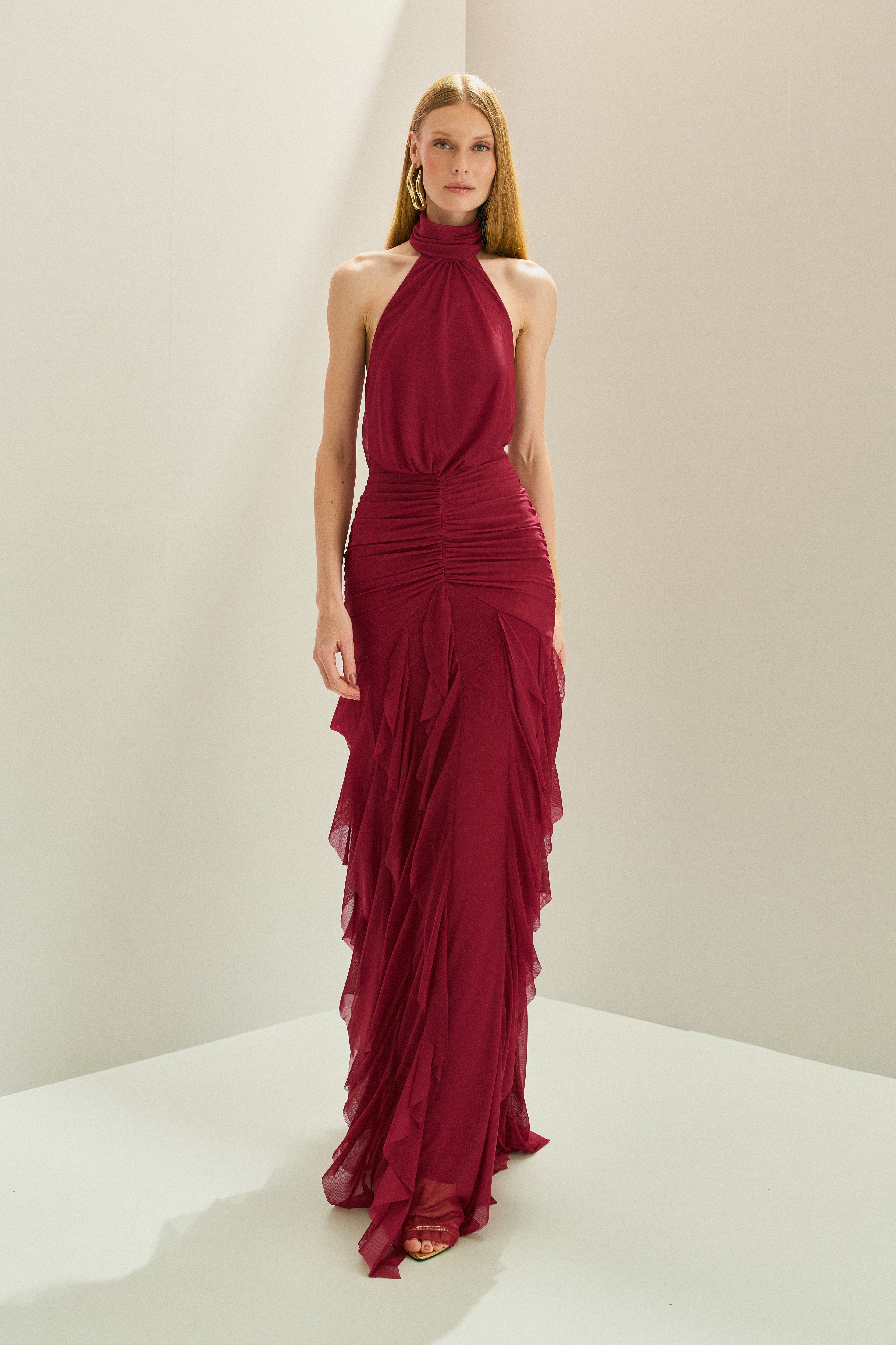 Vestido Longo em Tule Frente Única com Drapeado na Cintura e Babados em Cascata - Texas Vermelho