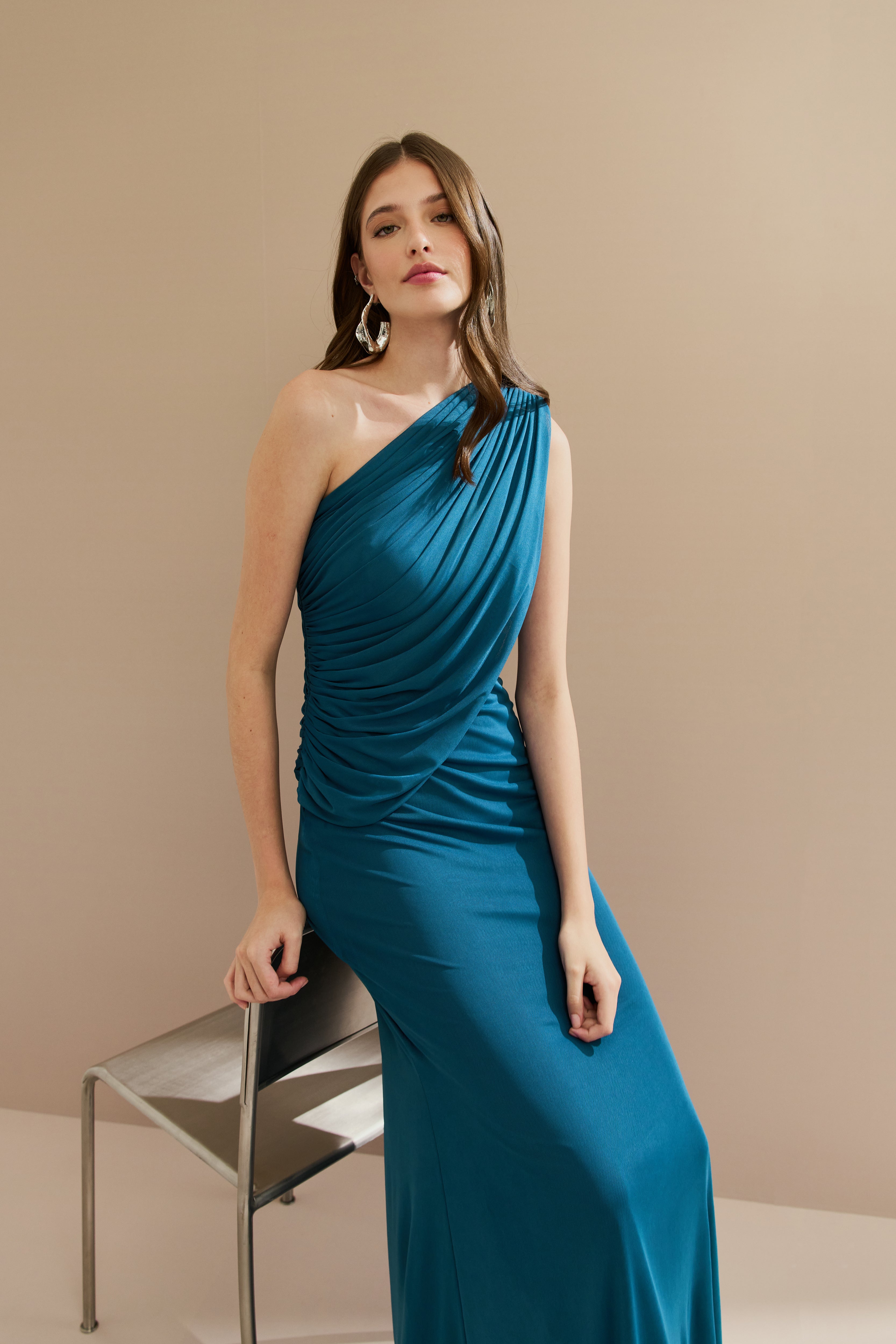 Vestido Longo em Tule Ombro Único com Drapeado no Busto e nas Costas - Hera Azul Petróleo