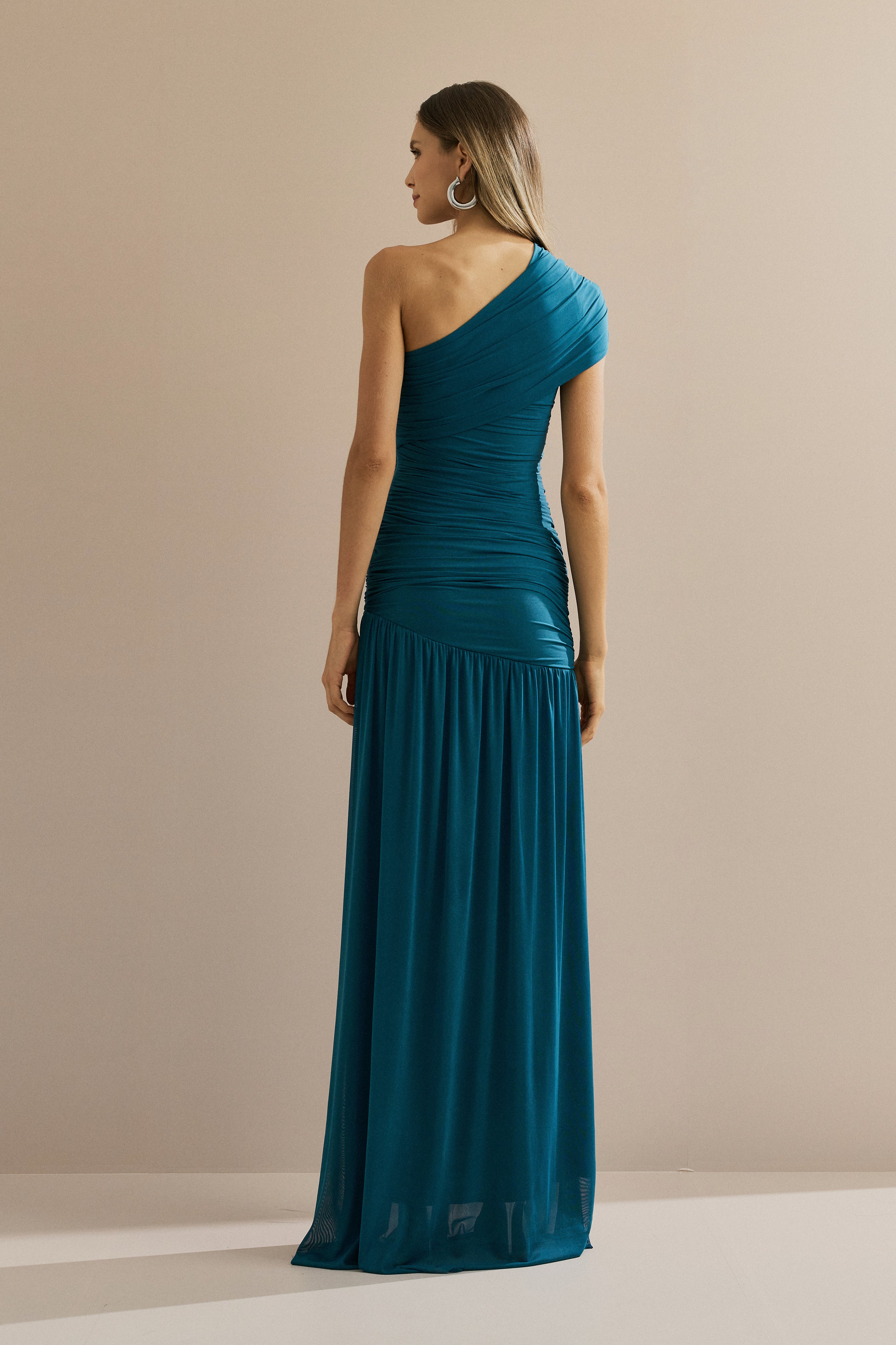 Vestido Longo em Tule com Ombro Único, Drapeado no Corpo e Saia Ampla - Platina Azul Petróleo