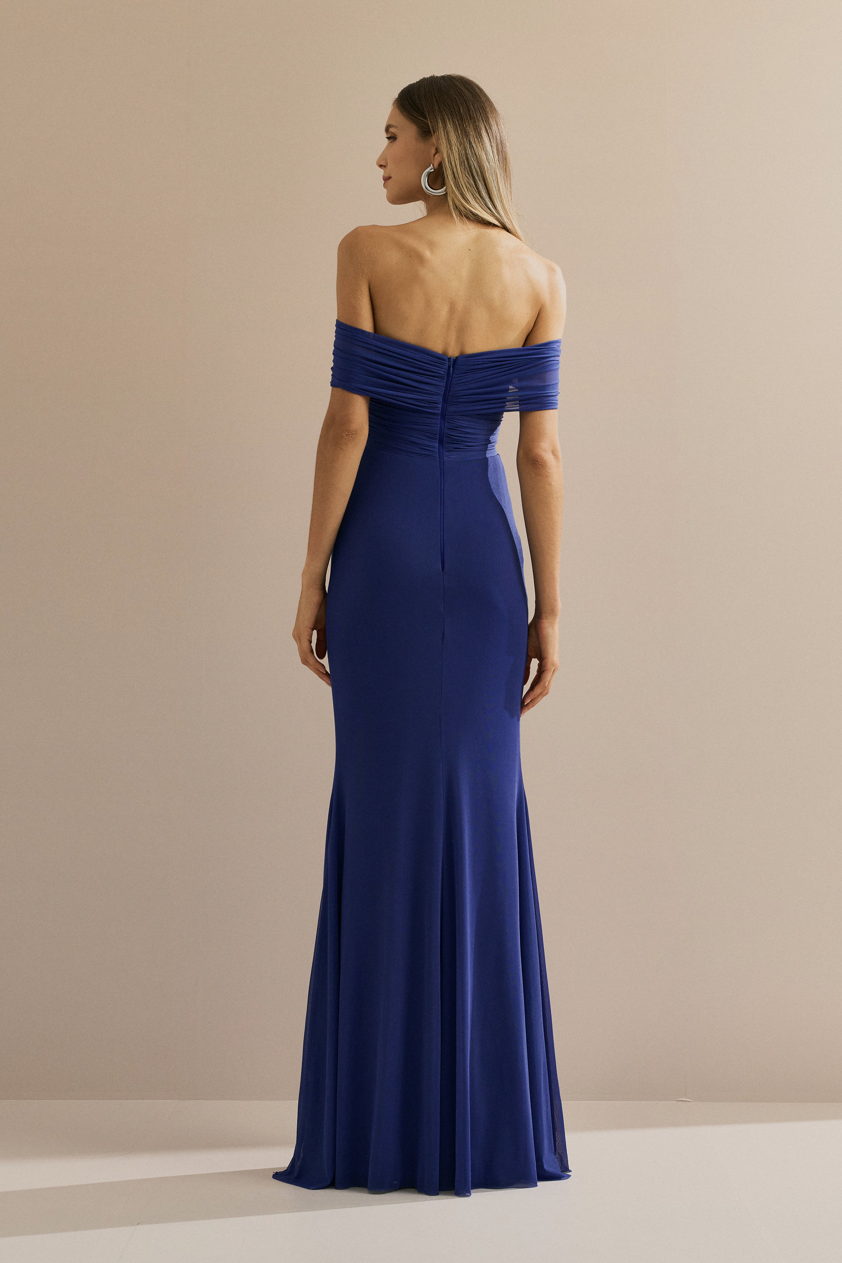 Vestido Longo em Tule Ombro a Ombro com Nó Frontal e Franzido no Busto e Cintura - Estrela Azul Bic