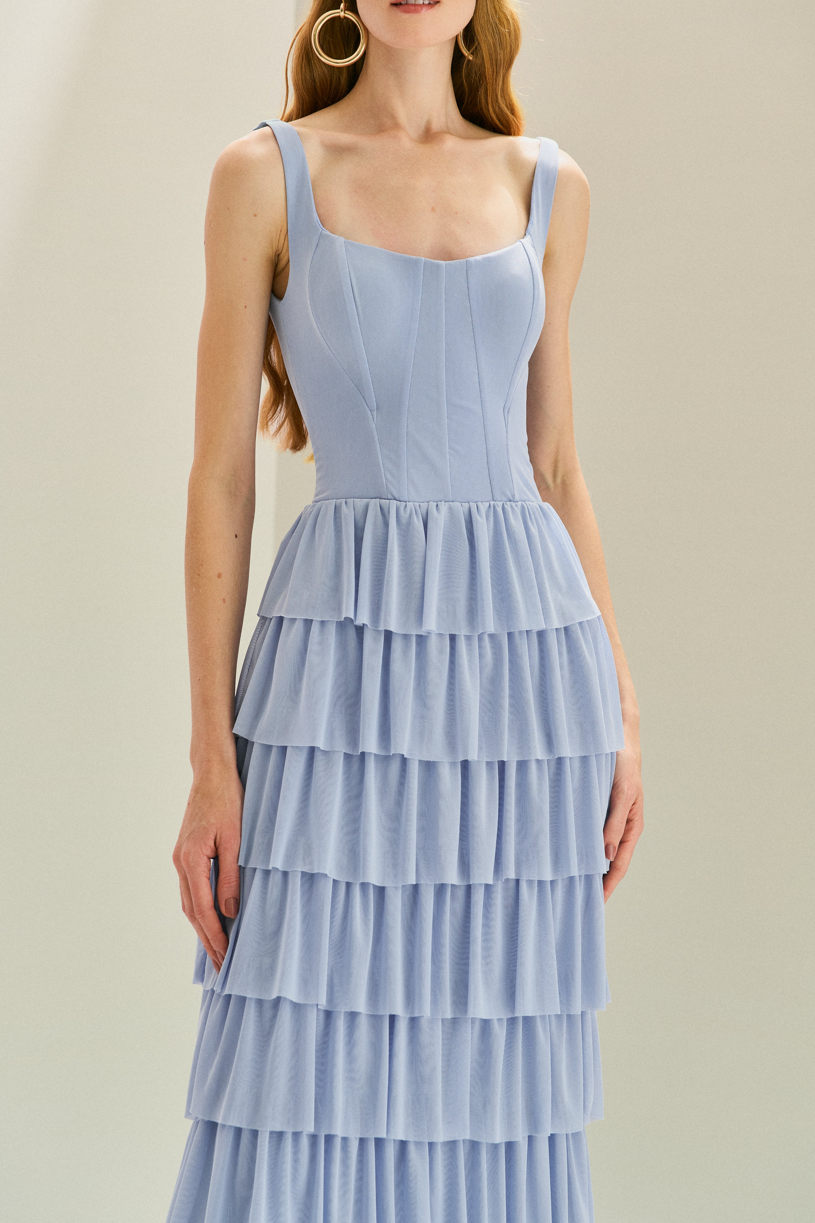 Vestido Longo em Tule com Alças e Decote Quadrado, Saia com Babados em Camadas - Livine Azul Serenity