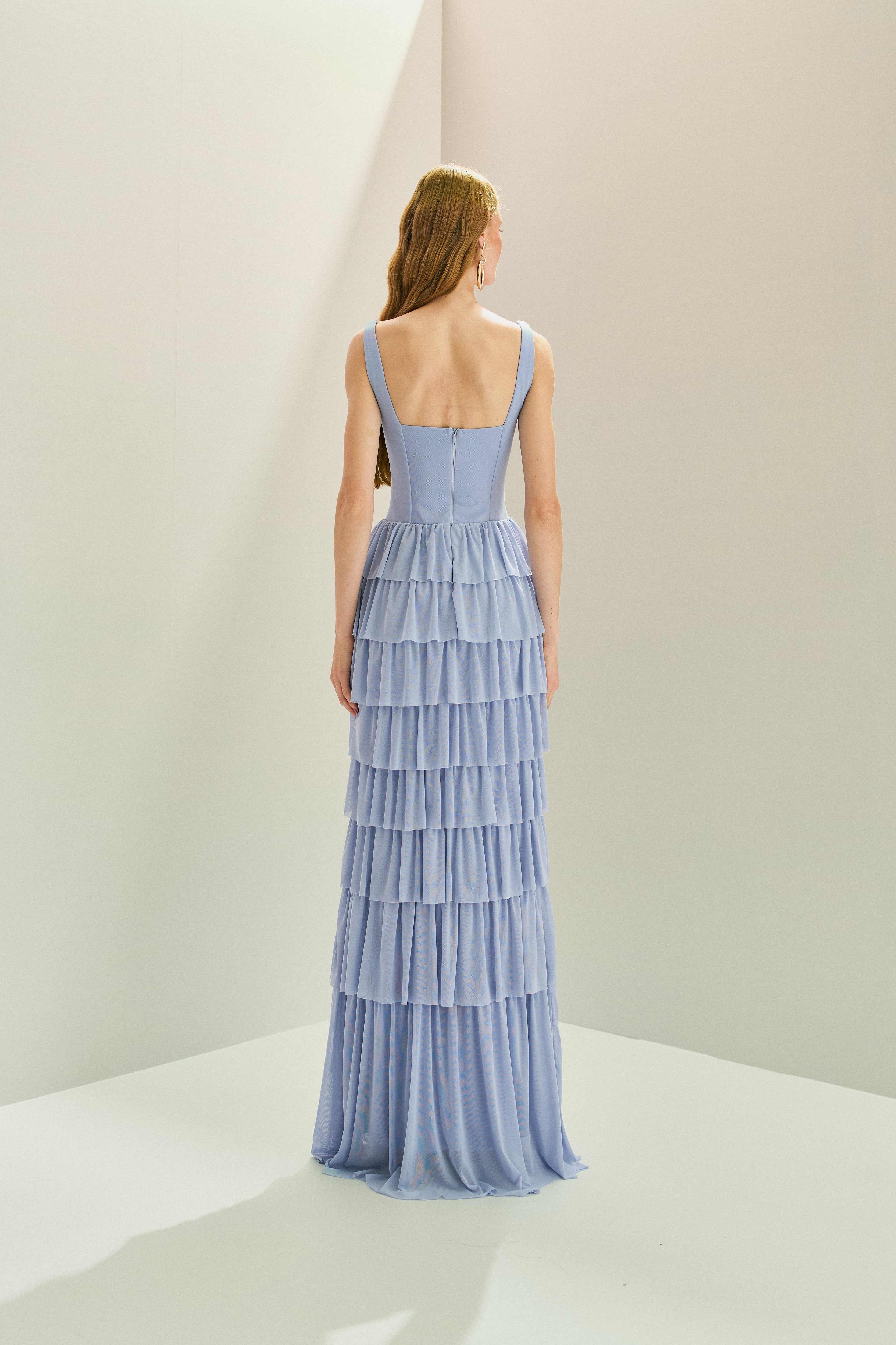 Vestido Longo em Tule com Alças e Decote Quadrado, Saia com Babados em Camadas - Livine Azul Serenity