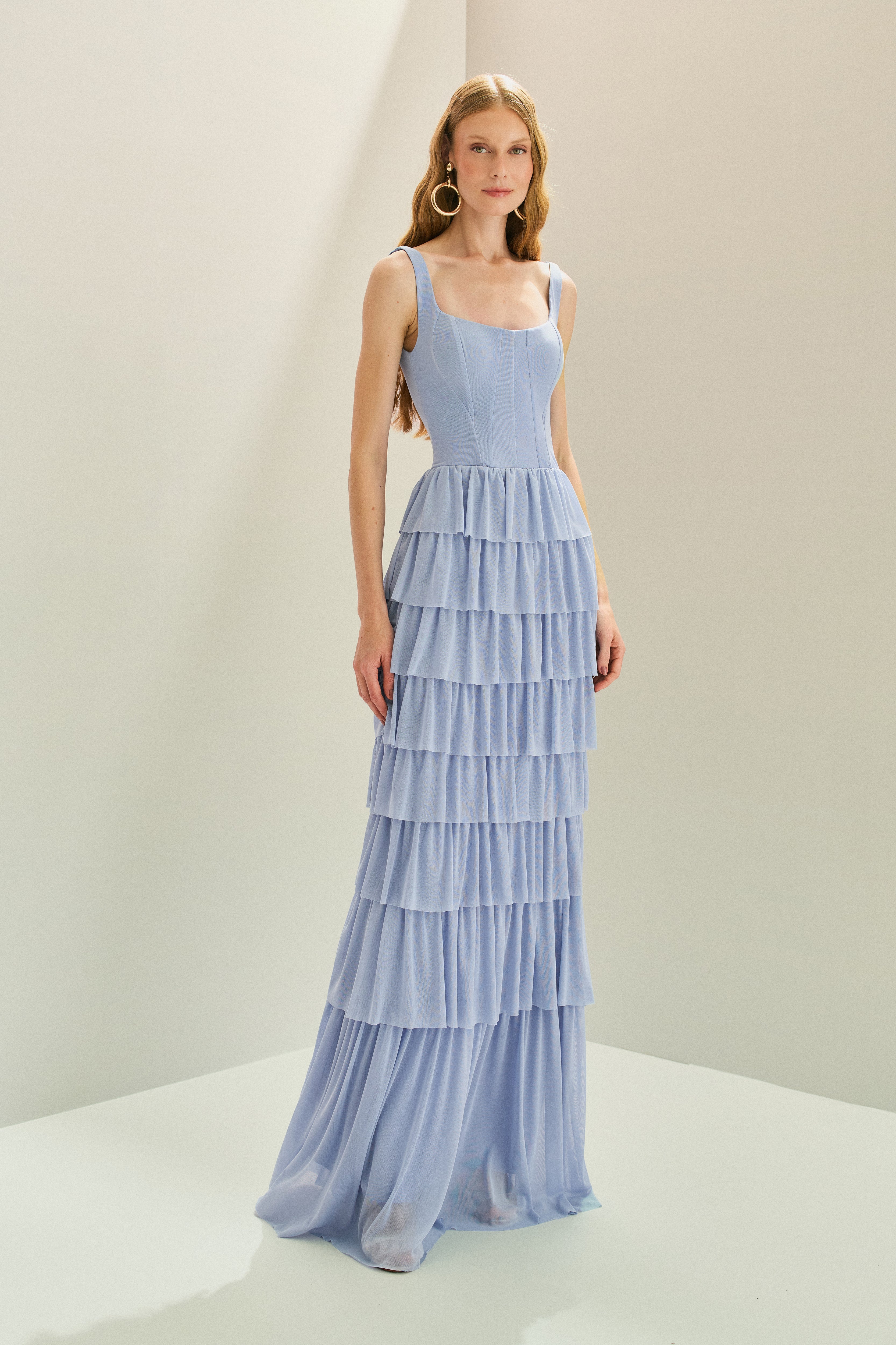 Vestido Longo em Tule com Alças e Decote Quadrado, Saia com Babados em Camadas - Livine Azul Serenity