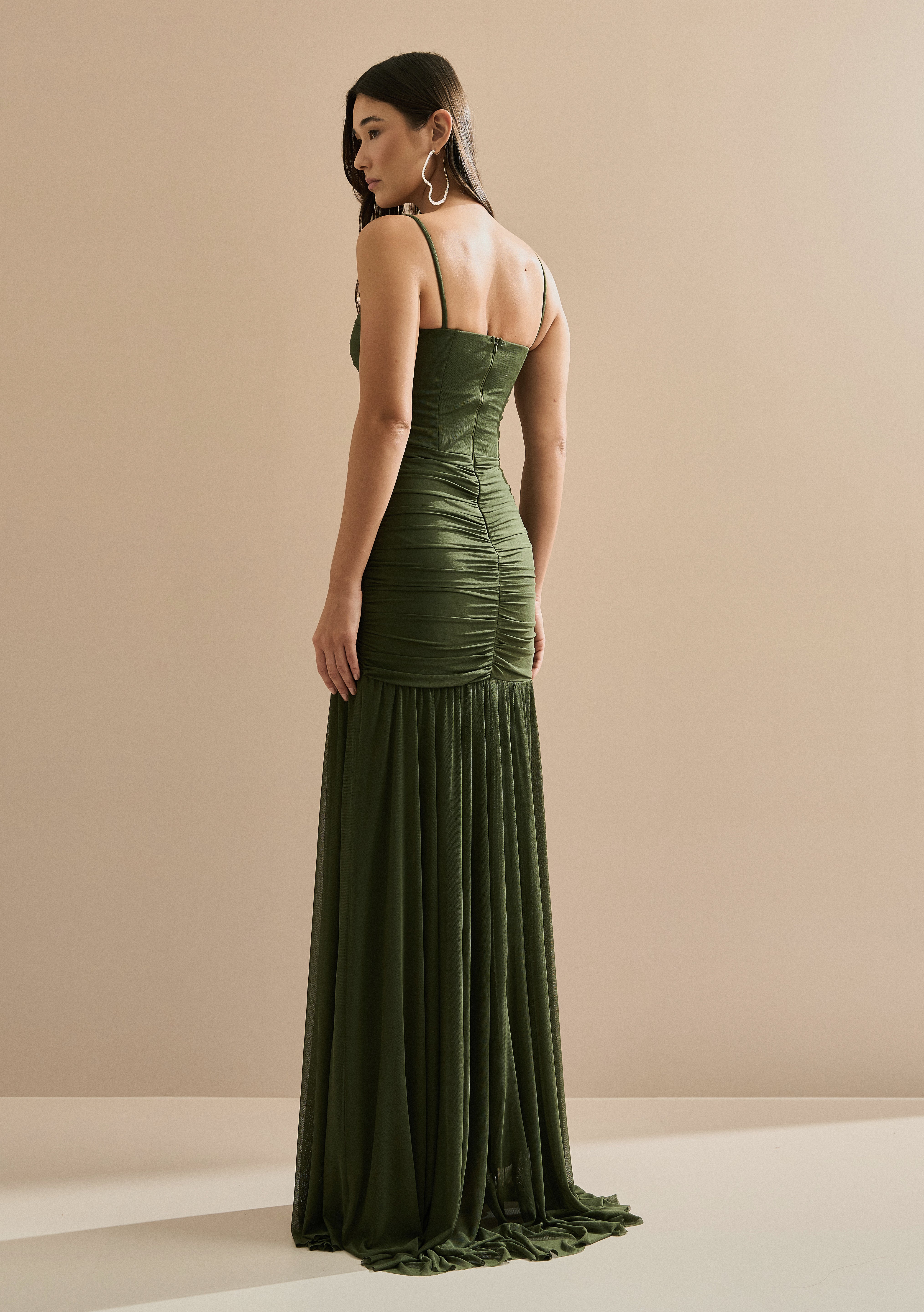 Vestido Longo em Tule com Decote Coração, Alças Finas e Drapeado no Quadril - Nicarágua Verde Oliva
