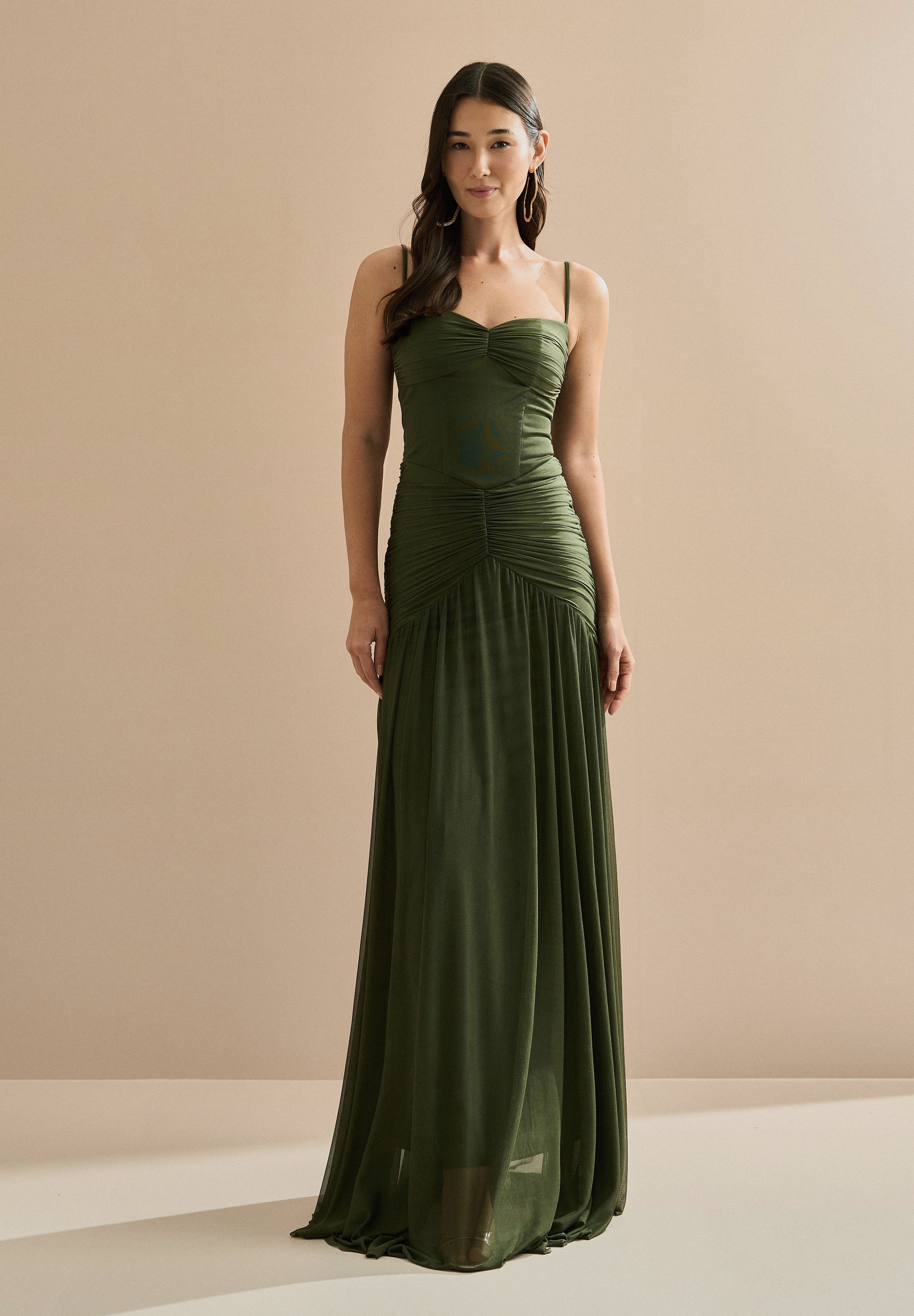Vestido Longo em Tule com Decote Coração, Alças Finas e Drapeado no Quadril - Nicarágua Verde Oliva