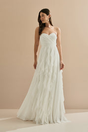 Vestido Longo em Tule com Decote Coração Franzido, Sem Alças e Saia Volumosa com Babados em Cascata - Luce Off White