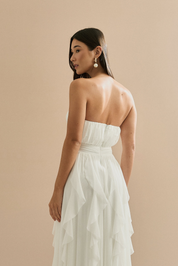 Vestido Longo em Tule com Decote Coração Franzido, Sem Alças e Saia Volumosa com Babados em Cascata - Luce Off White