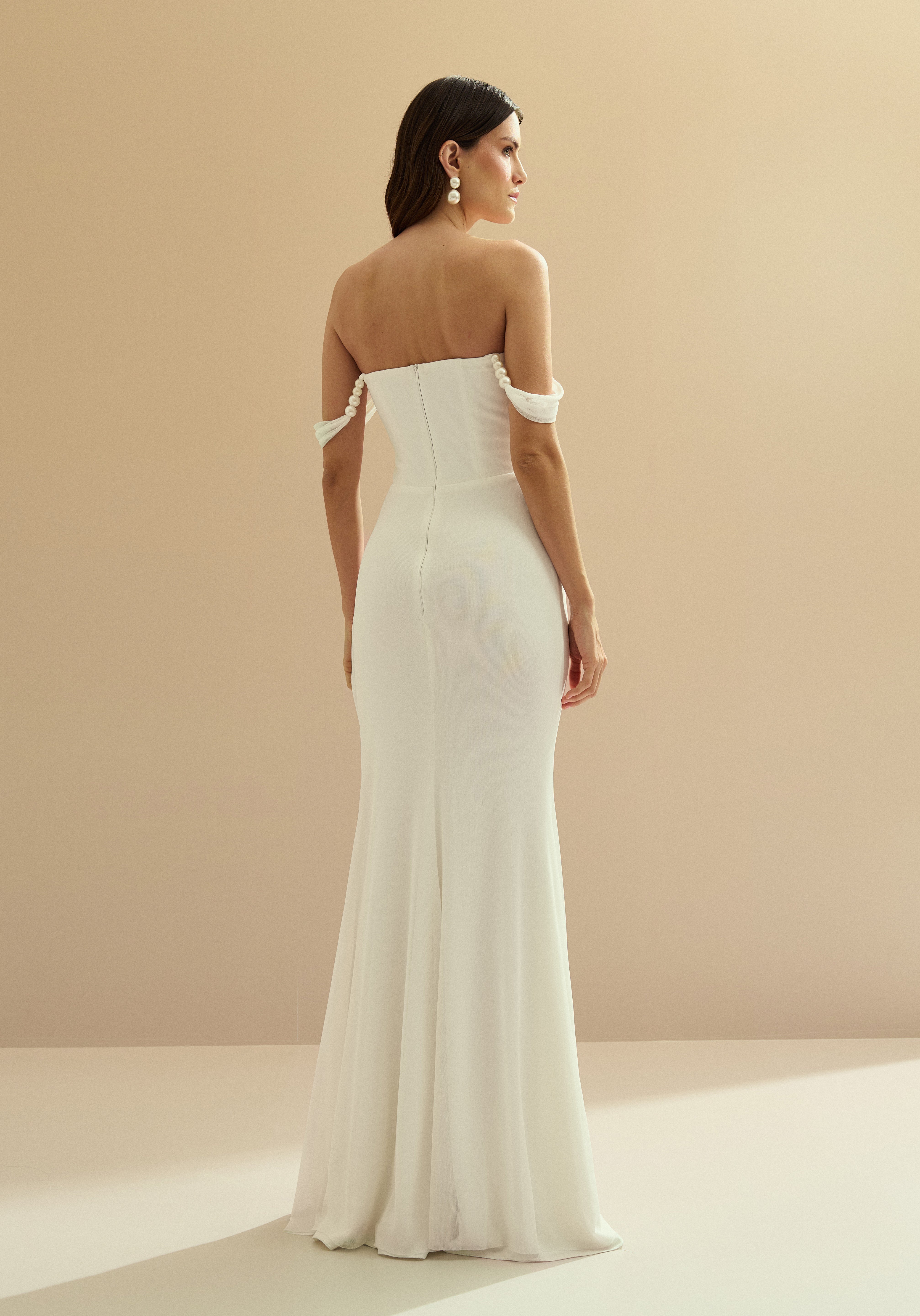 Vestido Longo em Tule com Decote Coração, Drapeado no Corpo, Shape Sereia e Mangas Caídas com Pérolas - Essência Off White