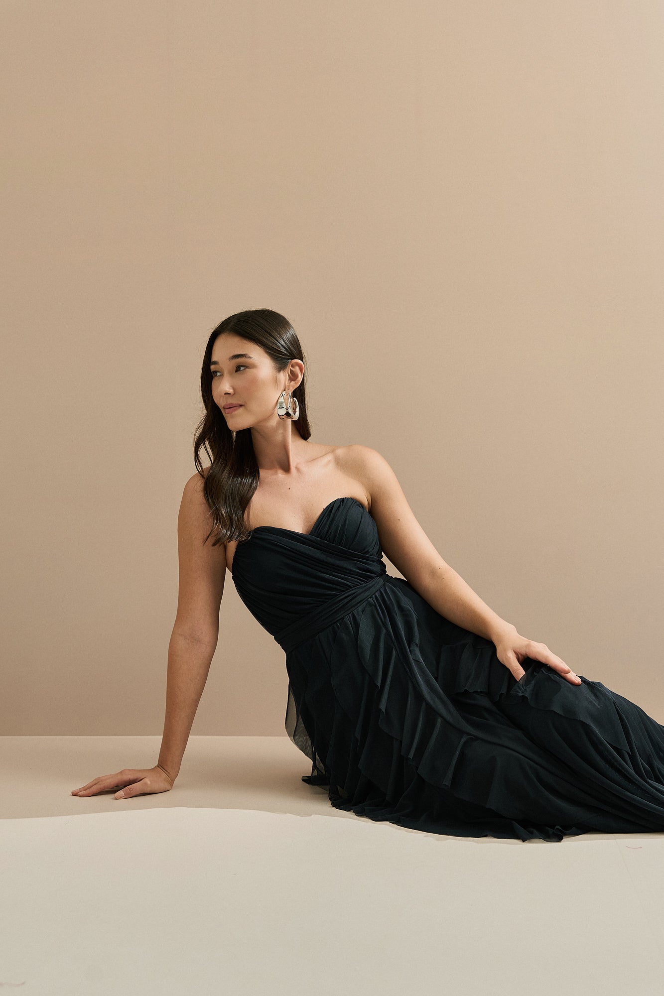 Vestido Longo em Tule com Decote Coração Franzido, Sem Alças e Saia Volumosa com Babados em Cascata - Luce Azul Marinho
