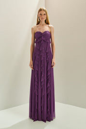 Vestido Longo em Tule com Decote Coração Sem Alças, Busto Drapeado Torcido e Saia com Babados em Cascata - Sardenha Roxo Claro