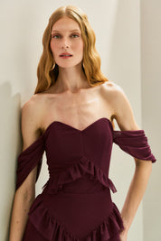 Vestido Longo em Tule com Decote Coração e Recortes de Babado - Mendoza Marsala Escuro