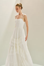 Vestido Longo em Tule com Decote Reto, Alças com Pérolas e Saia em Babados Assimétricos - Fuji Off White
