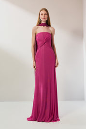 Vestido Longo em Tule com Decote Reto, Torção no Busto e Echarpe - Fiora Rosa Pink