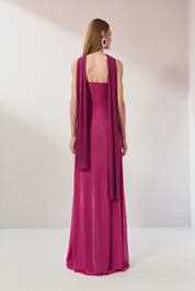 Vestido Longo em Tule com Decote Reto, Torção no Busto e Echarpe - Fiora Rosa Pink