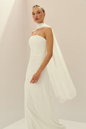 Vestido Longo em Tule com Decote Reto sem Alças, Franzido na Lateral, Amarração nas Costas e Echarpe - Lilo Off White