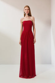 Vestido Longo em Tule com Decote Semi Coração Sem Alças, Busto Estruturado e Drapeado no Quadril - Luar Vermelho