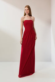 Vestido Longo em Tule com Decote Semi Coração Sem Alças, Busto Estruturado e Drapeado no Quadril - Luar Vermelho