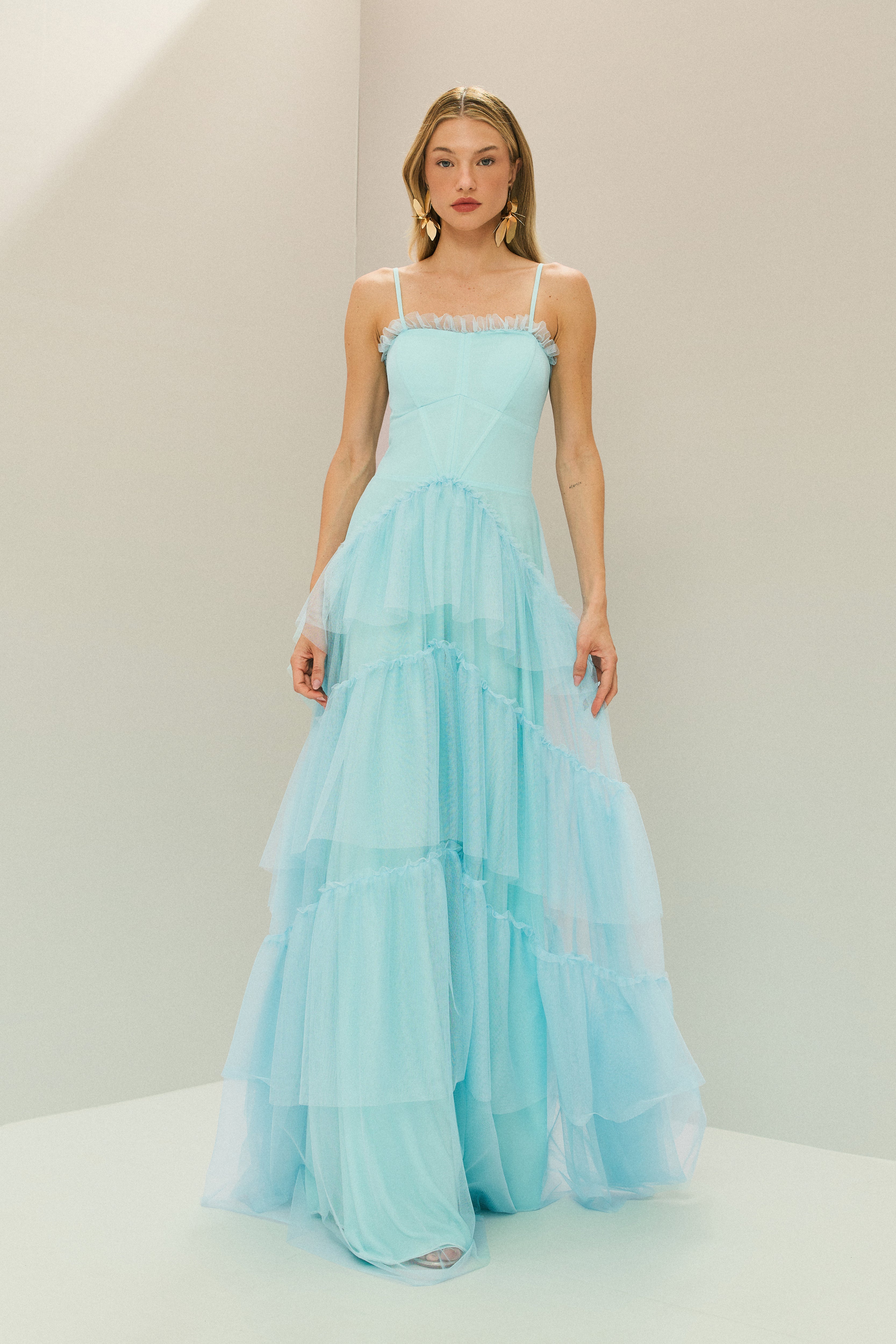 Vestido Longo em Tule com Decote Semi Coração e Saia de Babados - Provença Azul Serenity