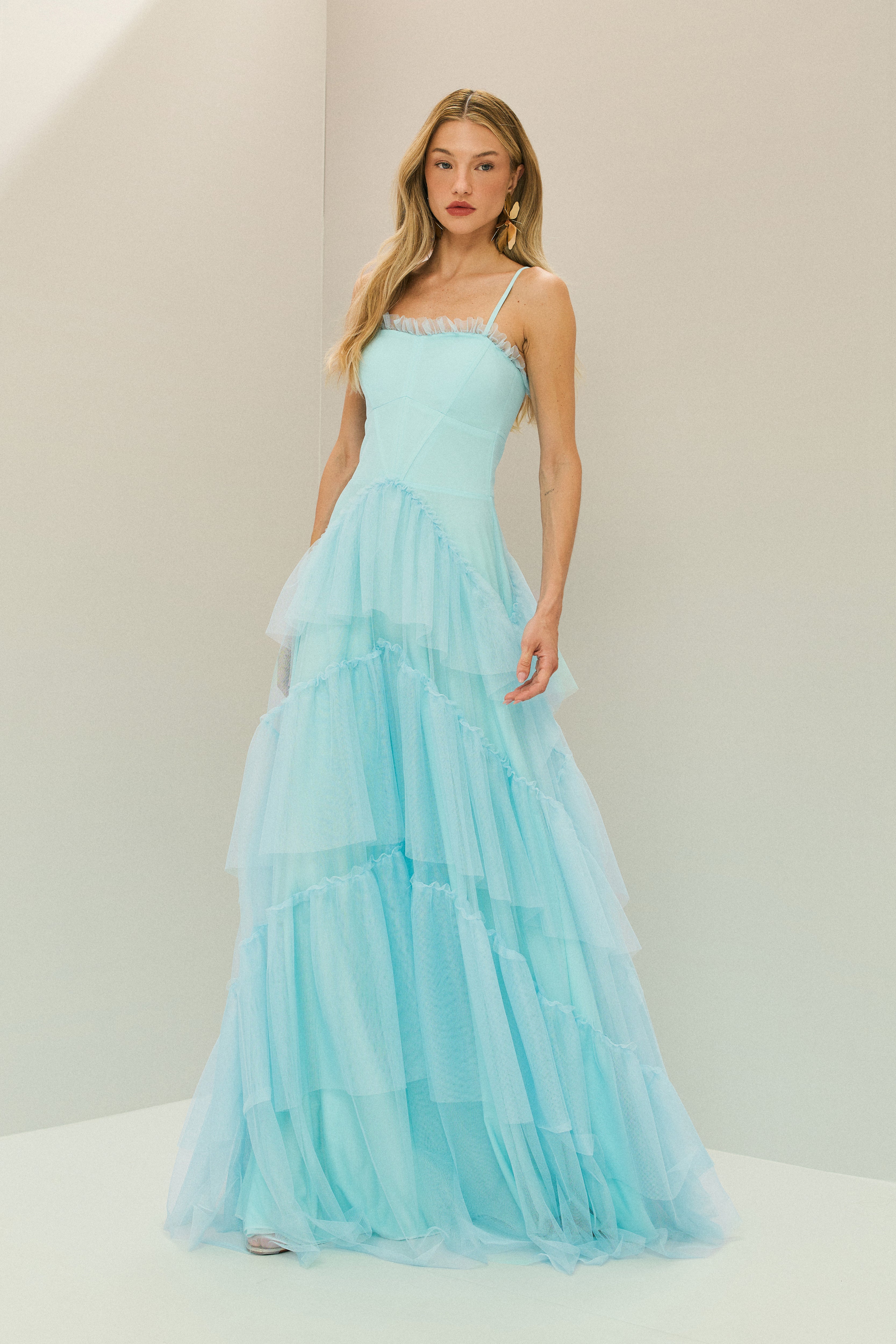 Vestido Longo em Tule com Decote Semi Coração e Saia de Babados - Provença Azul Serenity