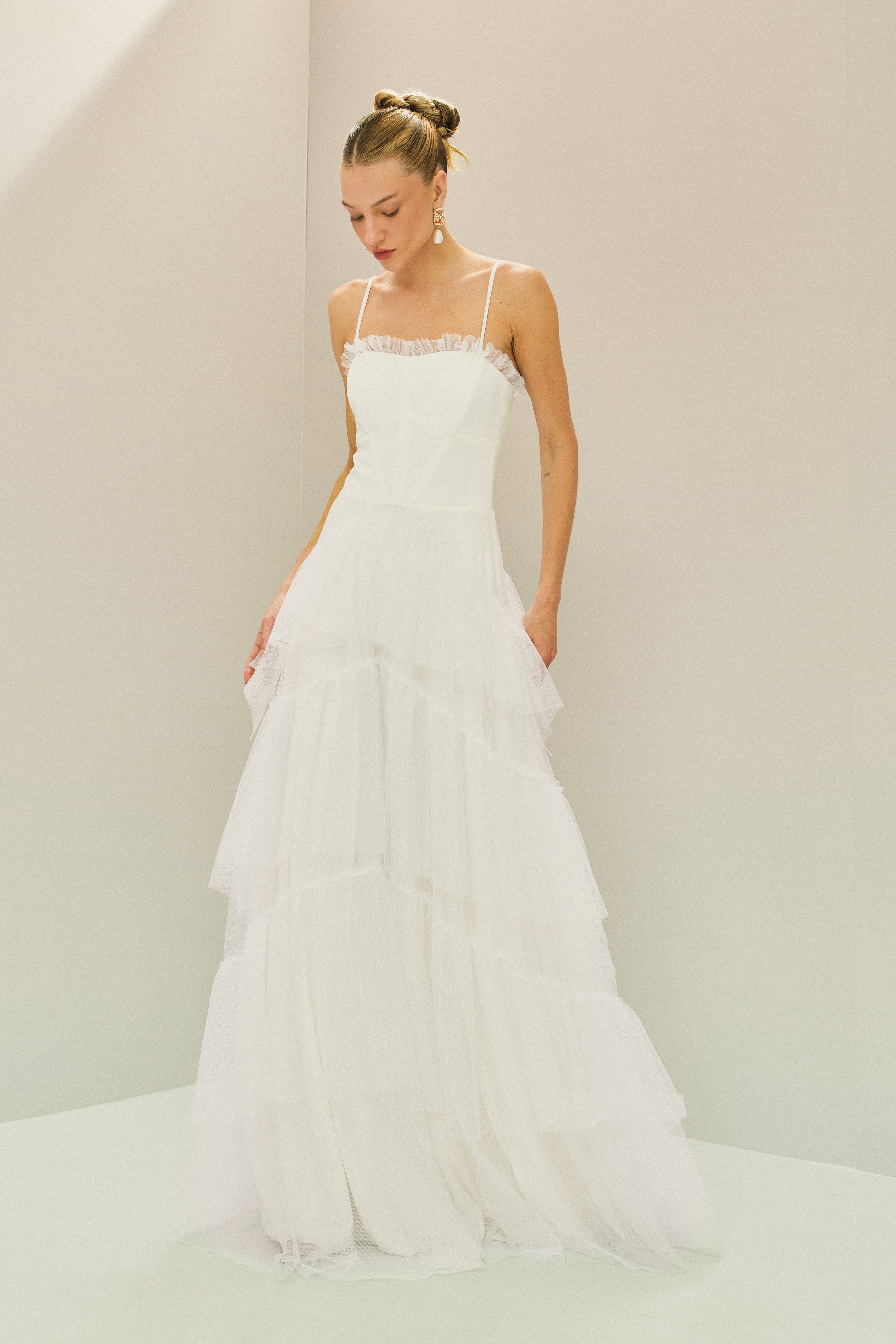 Vestido Longo em Tule com Decote Semi Coração e Saia de Babados - Provença Off White