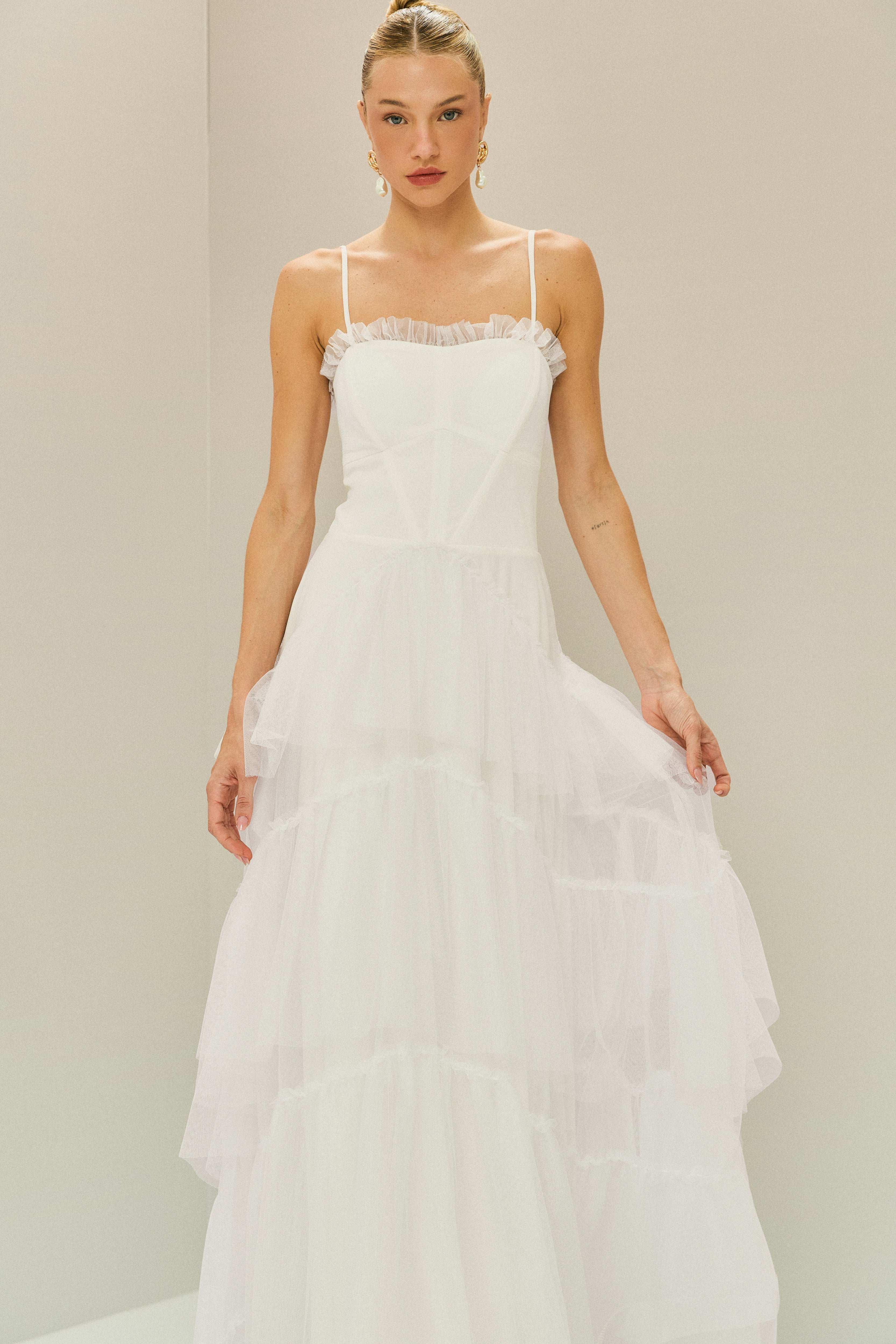 Vestido Longo em Tule com Decote Semi Coração e Saia de Babados - Provença Off White