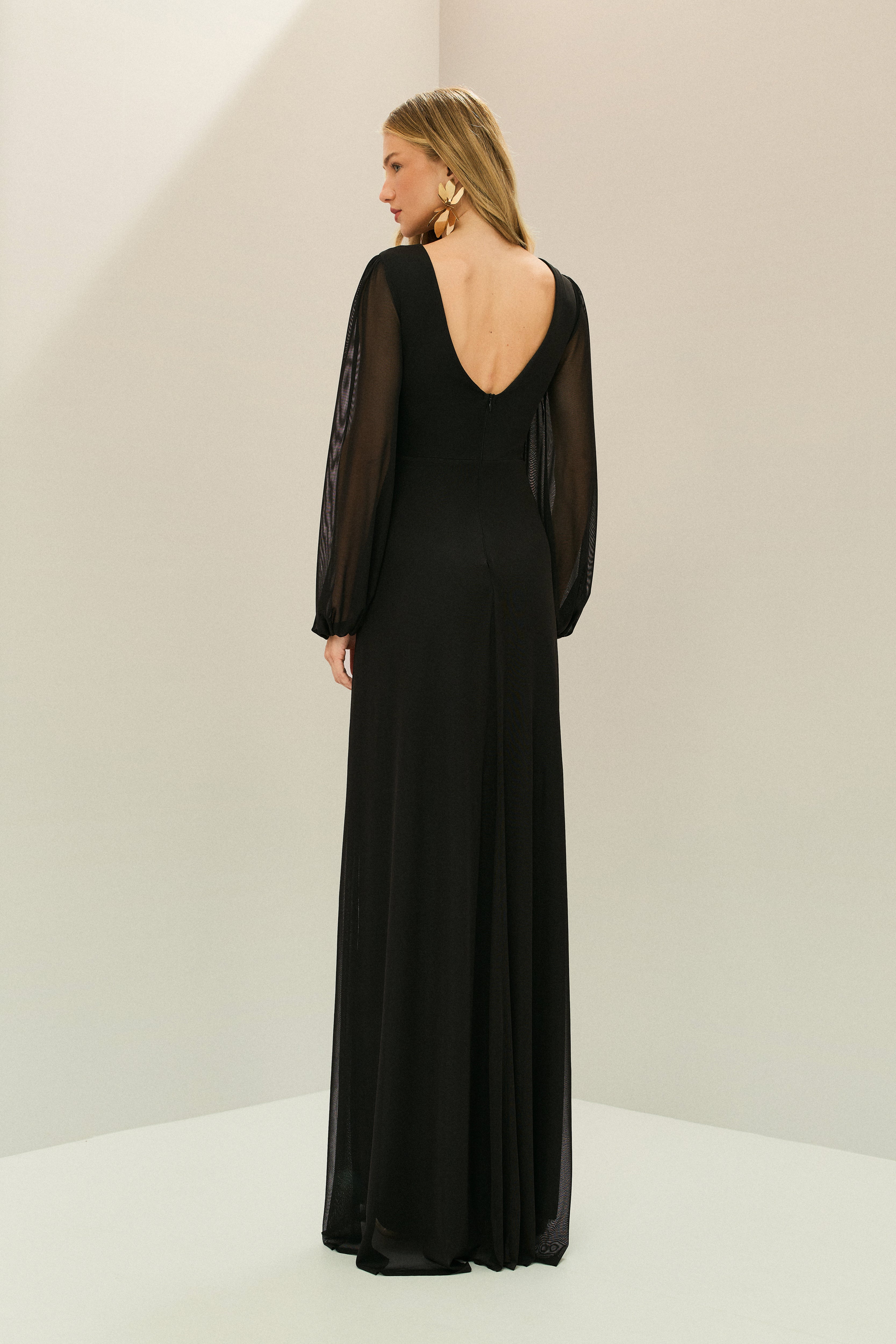 Vestido Longo em Tule com Decote V, Nó e Drapeado Frontal, Mangas Longas - Macau Preto