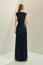 Vestido Longo em Tule com Decote V Profundo, Quadril Assimétrico Franzido e Saia Ampla - Brazia Azul Marinho