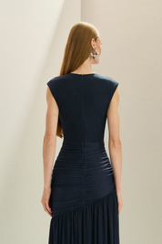 Vestido Longo em Tule com Decote V Profundo, Quadril Assimétrico Franzido e Saia Ampla - Brazia Azul Marinho
