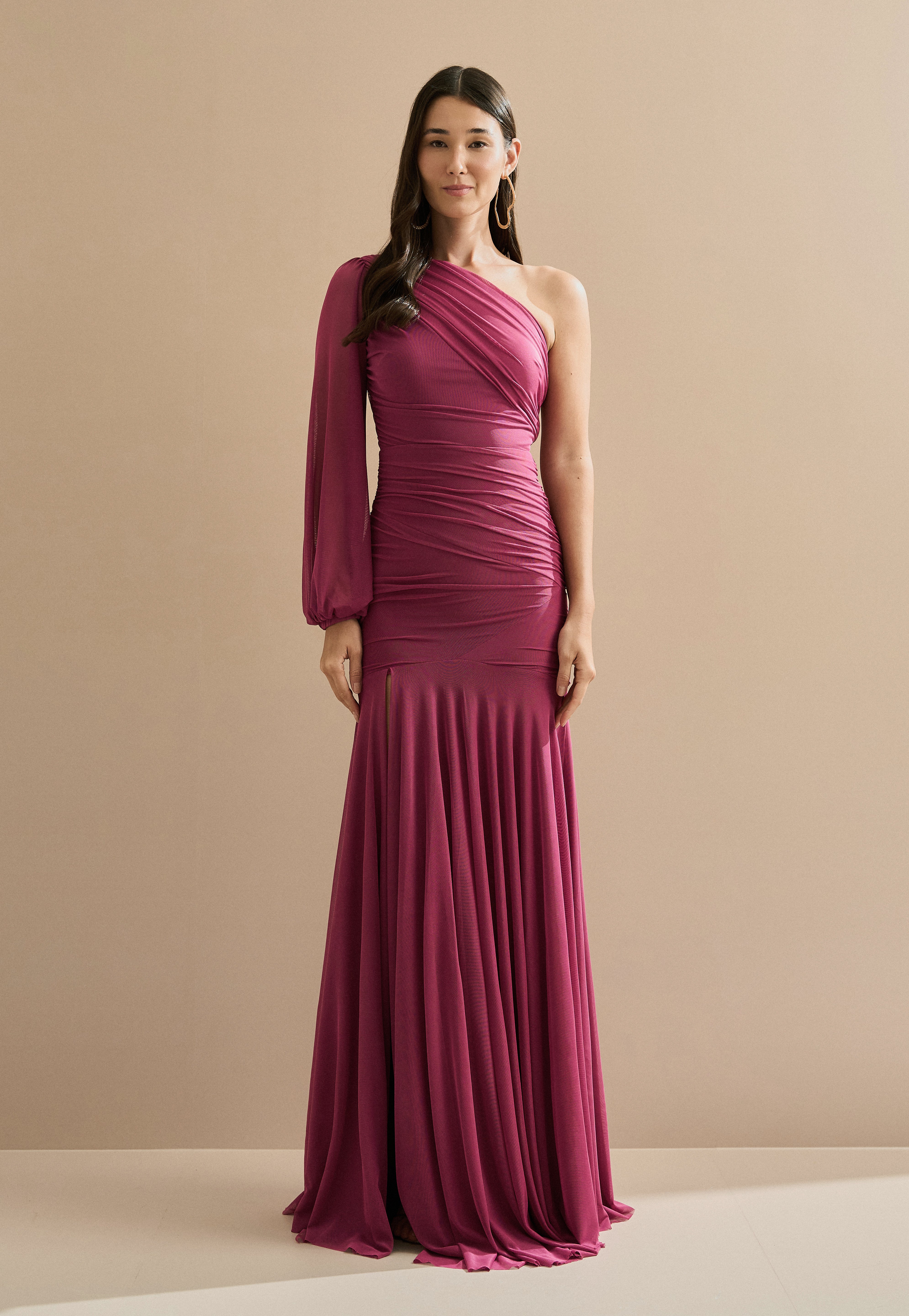 Vestido_Longo_em_Tule_com_Decote_de_Ombro_Unico_Drapeados_e_Shape_Sereia_Amsterda_Fucsia1_33f71f54-ccef-4995-b501-eb66ecb1362d.jpg