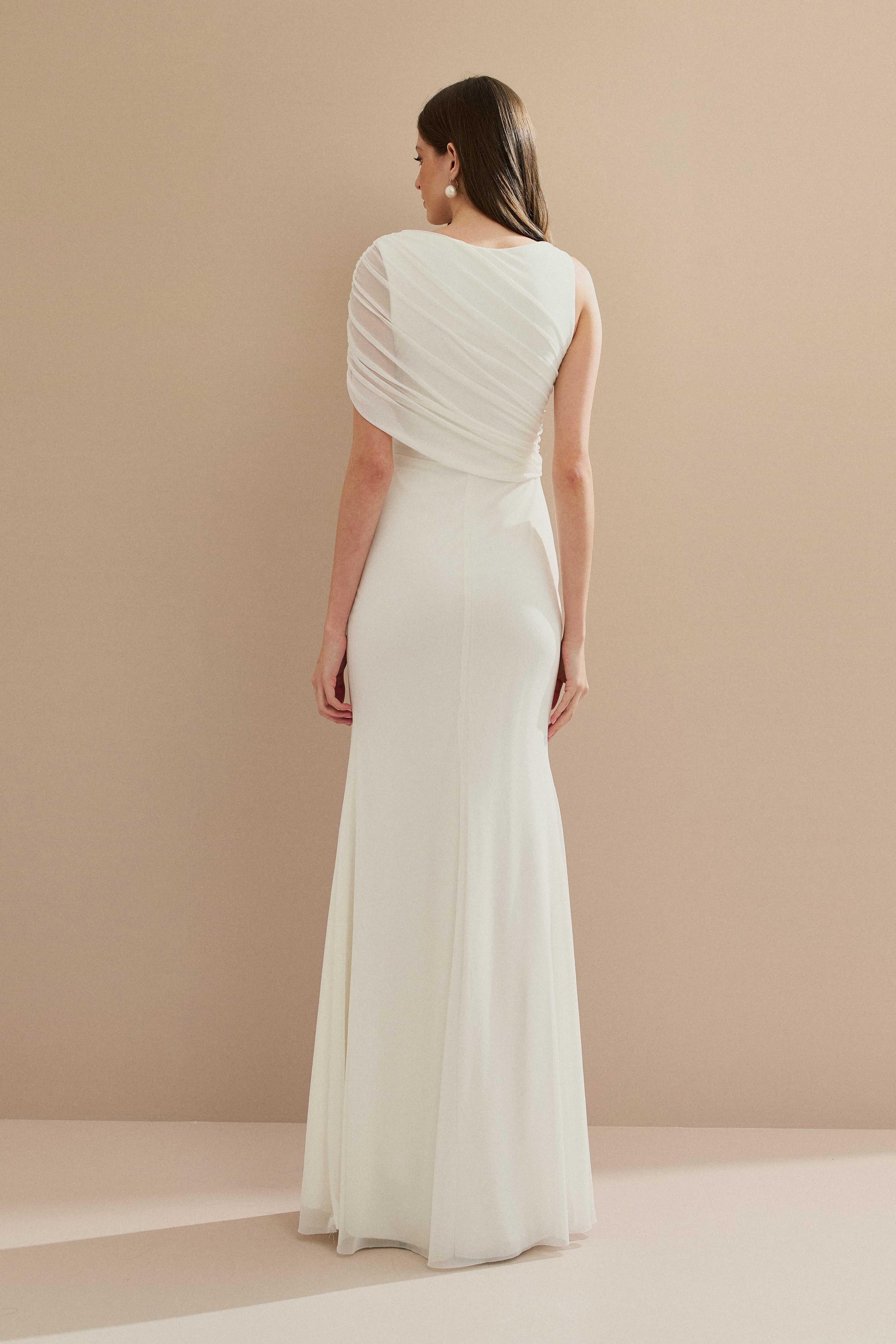 Vestido Longo em Tule com Drapeado Assimétrico na Manga e Cintura - Nanda Off White
