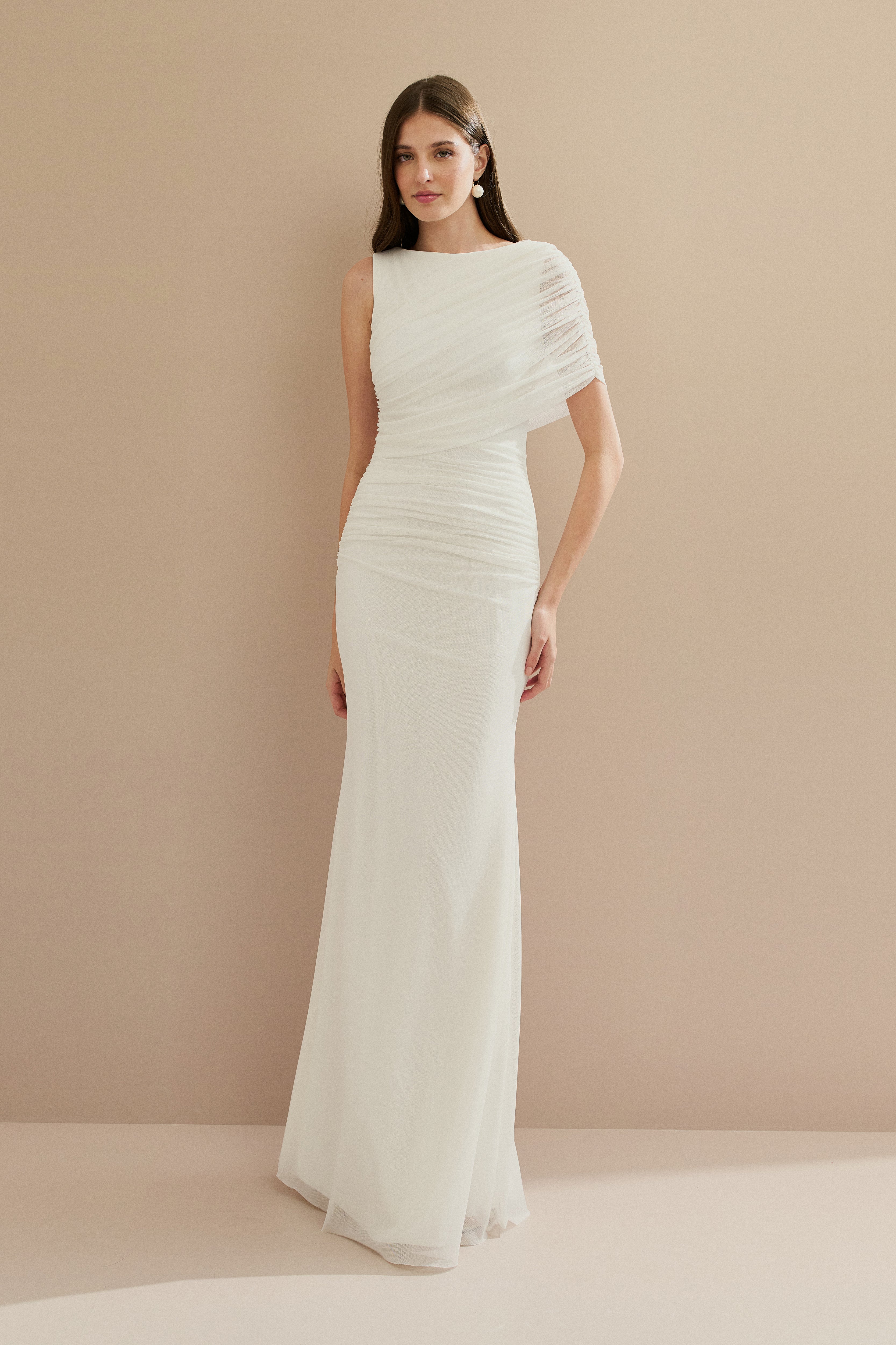 Vestido Longo em Tule com Drapeado Assimétrico na Manga e Cintura - Nanda Off White
