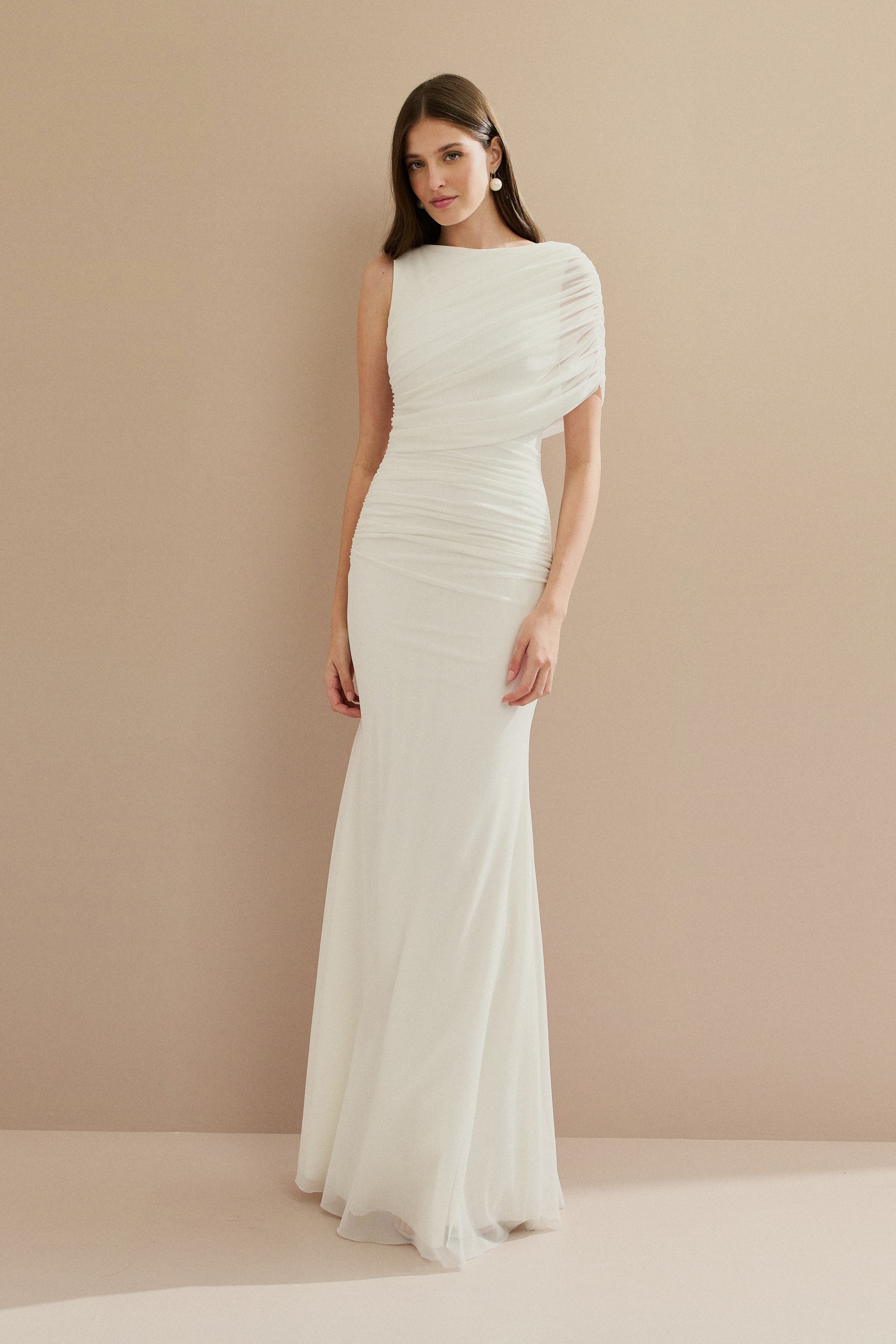 Vestido Longo em Tule com Drapeado Assimétrico na Manga e Cintura - Nanda Off White
