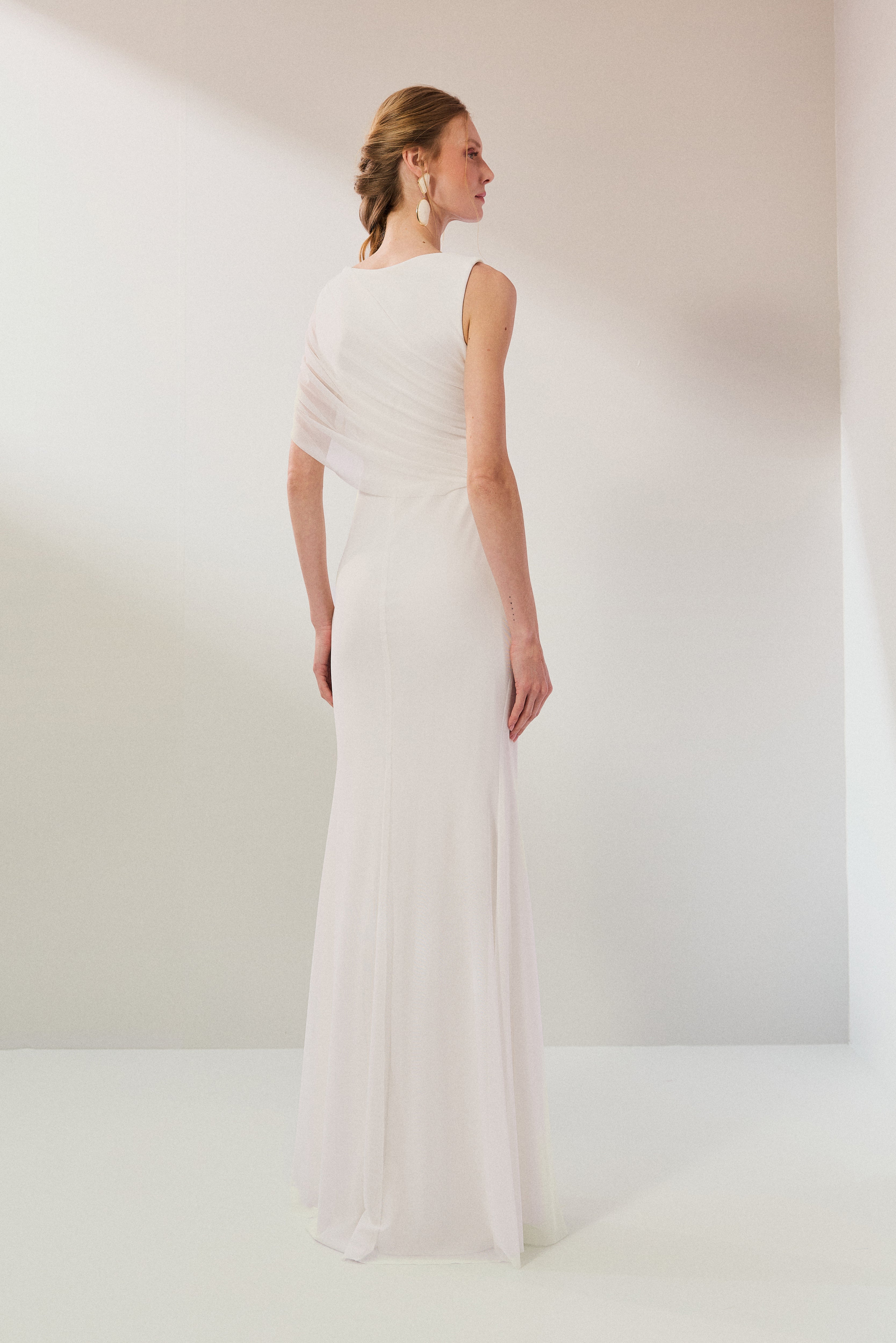 Vestido Longo em Tule com Drapeado Assimétrico na Manga e Cintura - Nanda Off White