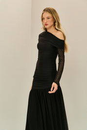 Vestido Longo em Tule com Ombro Deslocado Drapeado, Mangas Longas e Saia Fluida - Paros Preto