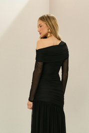 Vestido Longo em Tule com Ombro Deslocado Drapeado, Mangas Longas e Saia Fluida - Paros Preto