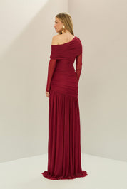 Vestido Longo em Tule com Ombro Deslocado Drapeado, Mangas Longas e Saia Fluida - Paros Vermelho