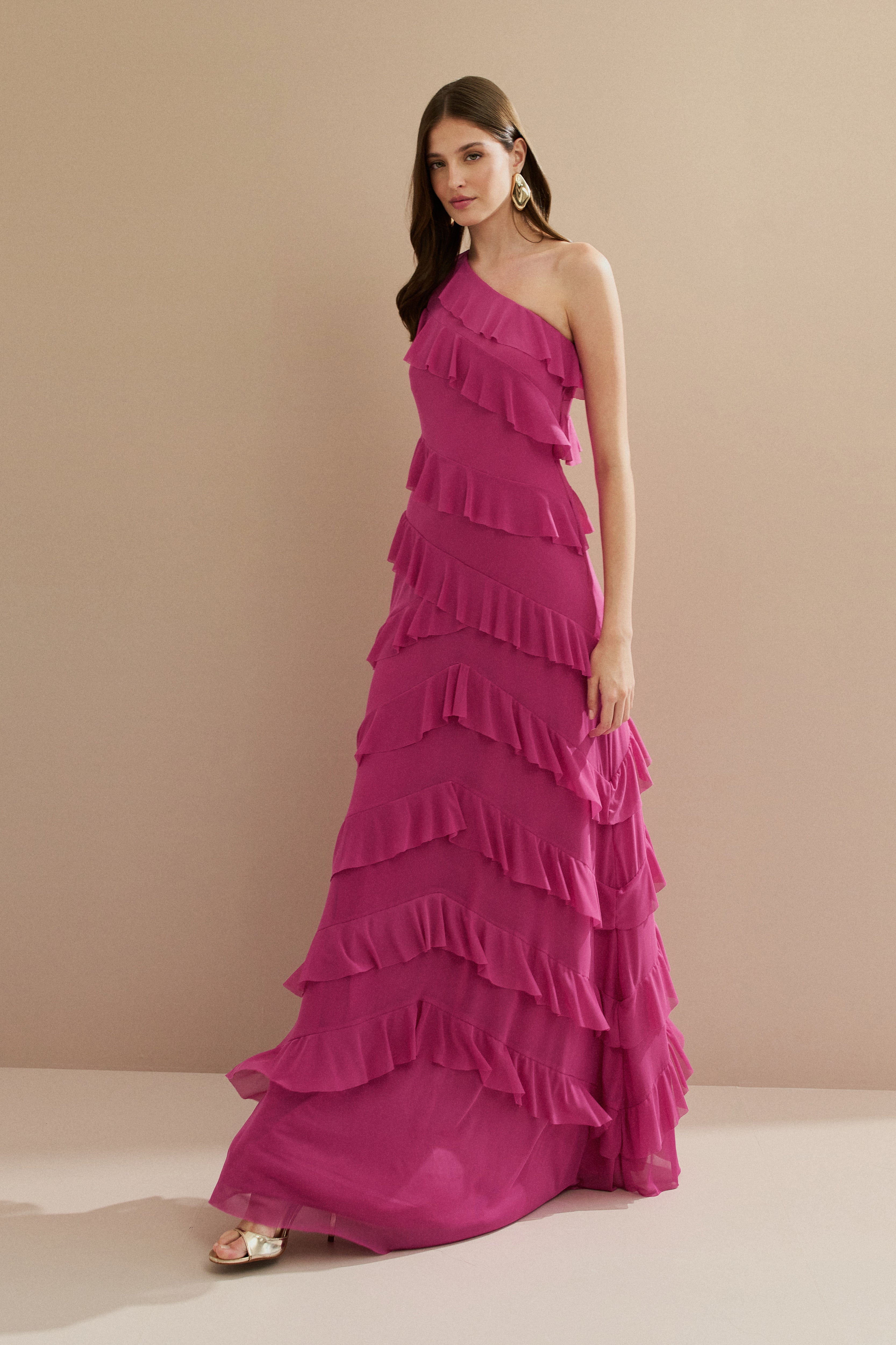Vestido Longo em Tule com Ombro Único, Saia Ampla e Babados Assimétricos em Camadas - Mila Rosa Pink