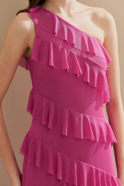 Vestido Longo em Tule com Ombro Único, Saia Ampla e Babados Assimétricos em Camadas - Mila Rosa Pink